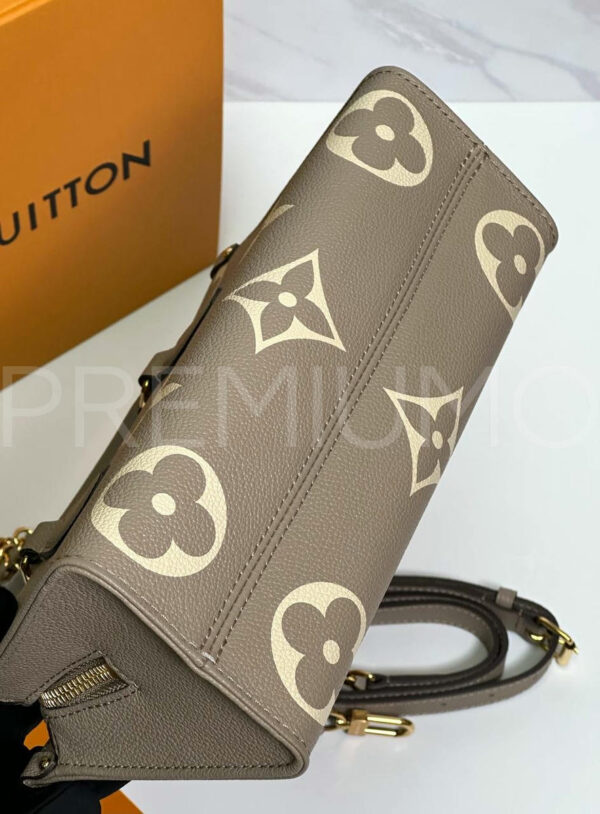 Louis Vuitton On The Go East West сумка PR365618 7