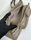 Louis Vuitton On The Go East West сумка PR365618 23