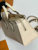 Louis Vuitton On The Go East West сумка PR299909 20