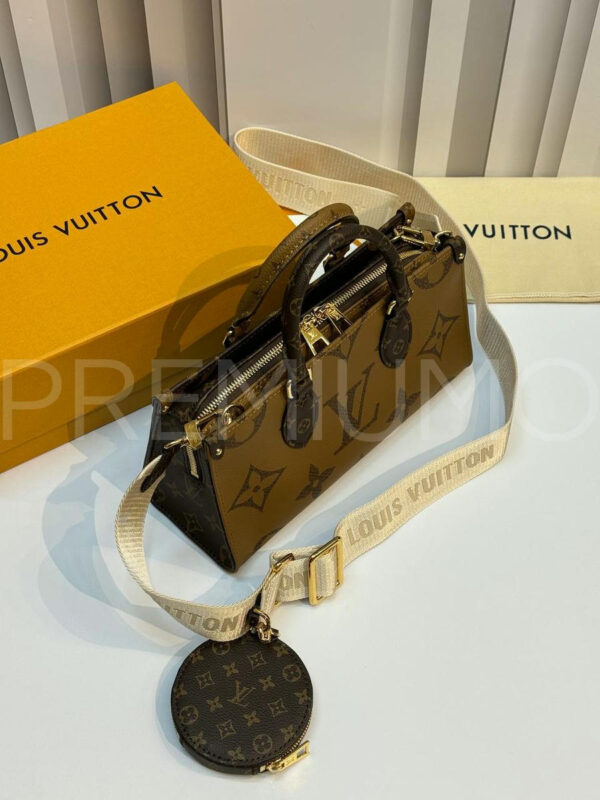 Louis Vuitton On The Go East West сумка PR626746 21