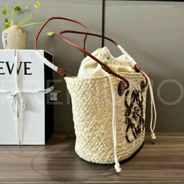 Loewe Anagram Small сумка бежевая PR987309 2