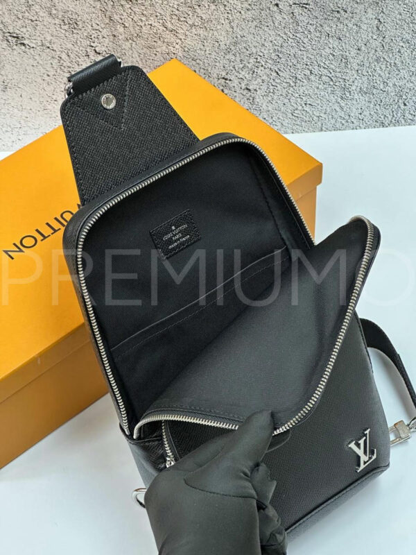 Louis Vuitton Avenue Sling из кожи Taigа рюкзак PR463582 16