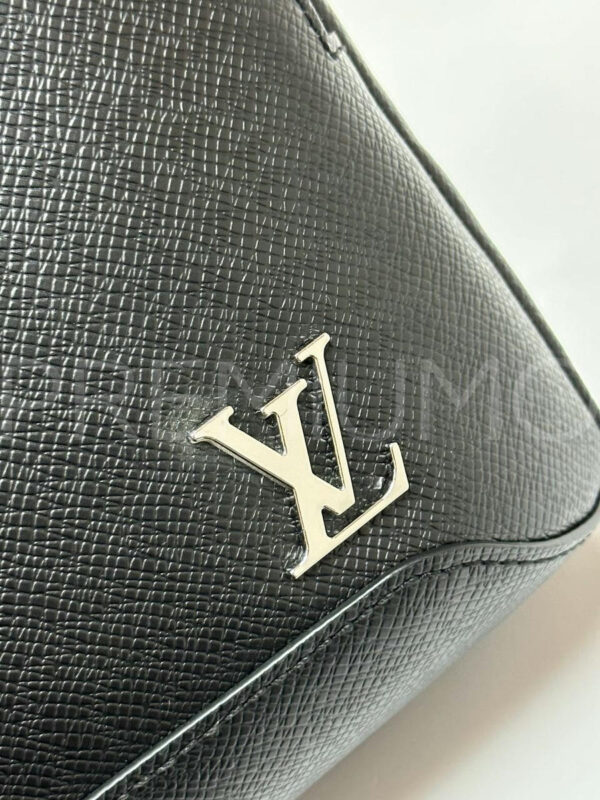 Louis Vuitton Avenue Sling из кожи Taigа рюкзак PR463582 17