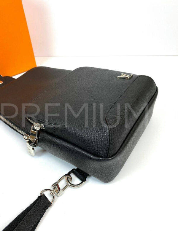 Louis Vuitton Avenue Sling из кожи Taigа рюкзак PR463582 4