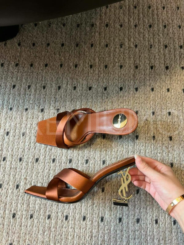 Yves Saint Laurent сабо PR642976