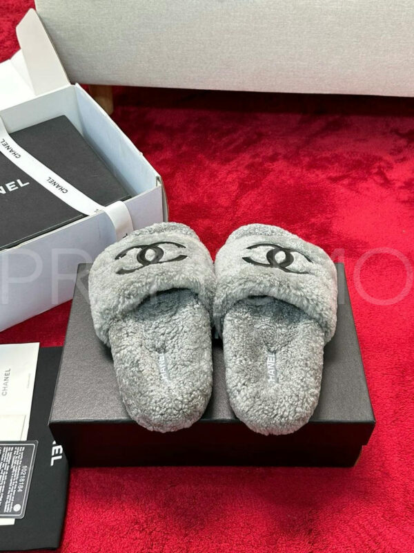 Chanel шлепанцы PR123395 4
