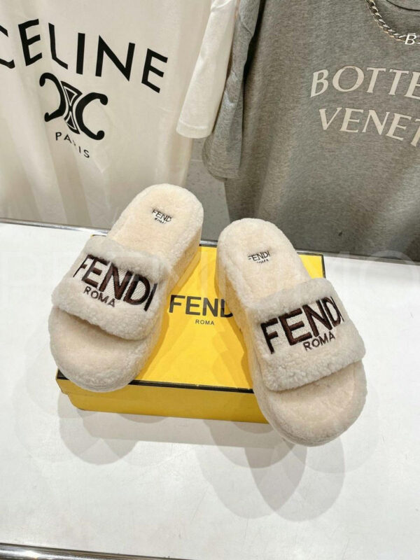 Fendi шлепанцы PR247278 6