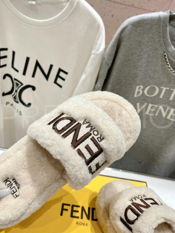 Fendi шлепанцы PR247278 4