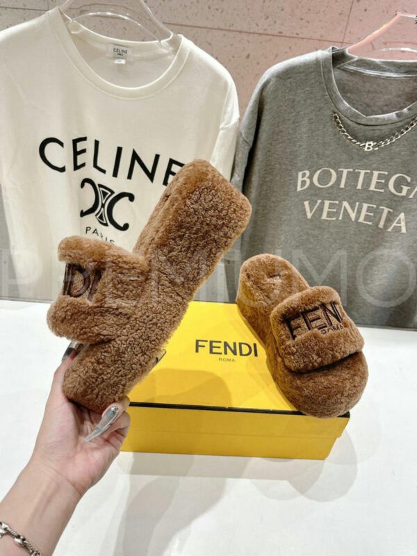 Fendi шлепанцы PR541850 2