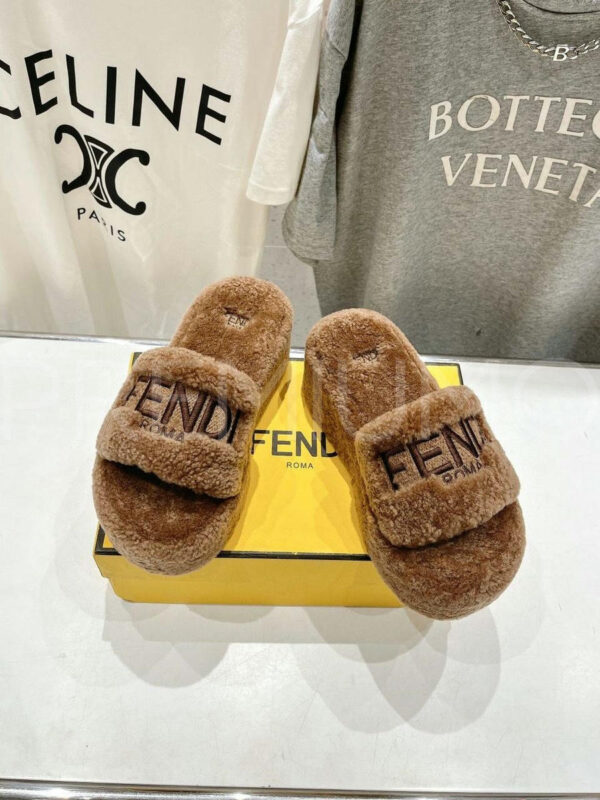 Fendi шлепанцы PR541850 5