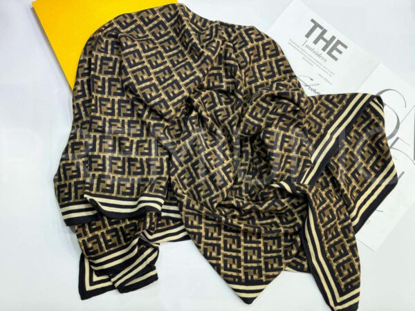 Fendi платок PR770950