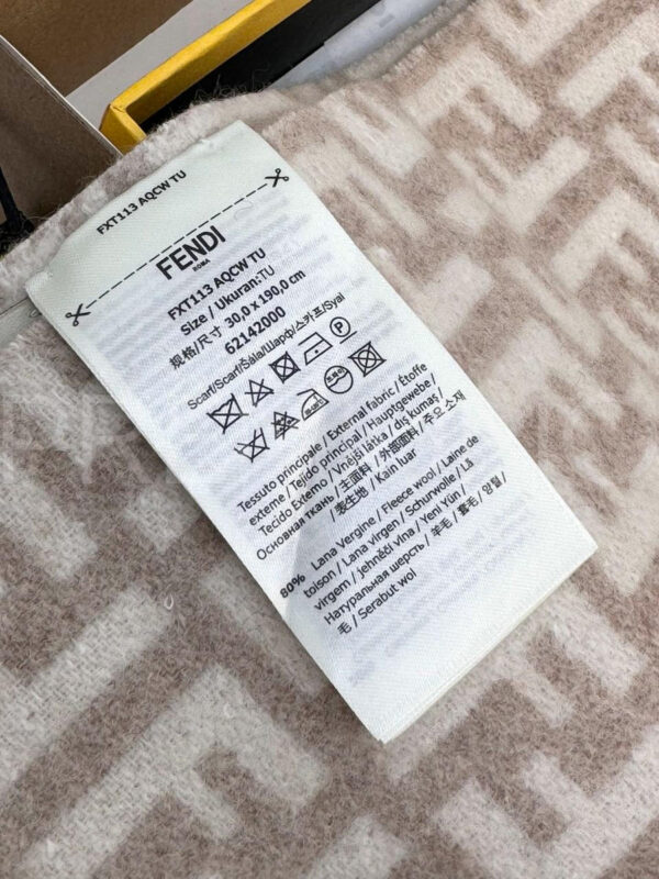 Fendi шарф PR469262 4