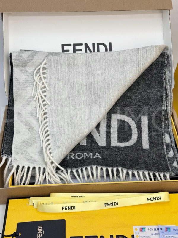 Fendi шарф PR725279 4