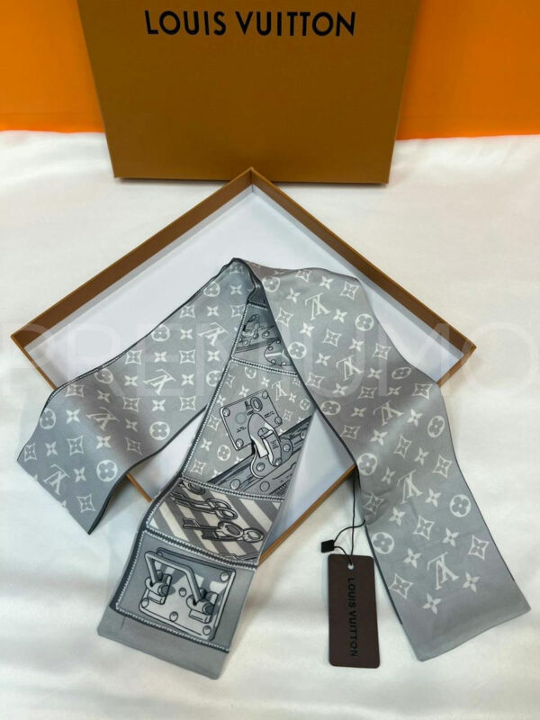Louis Vuitton твилли PR835357