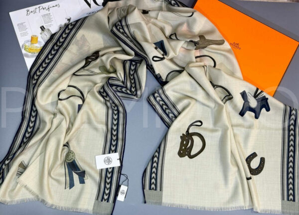 Hermes палантин PR618266