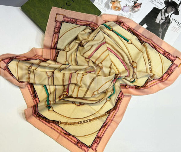 Gucci платок PR617046