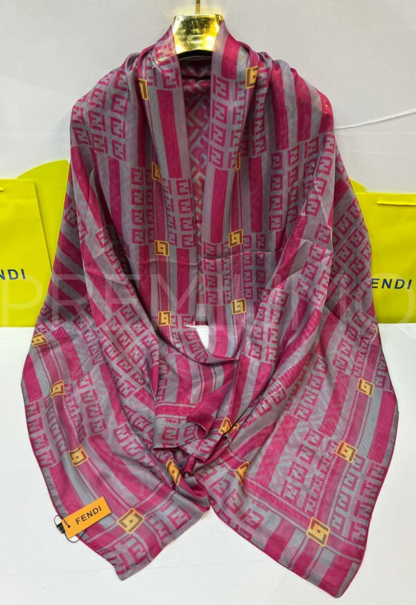 Fendi палантин PR906007