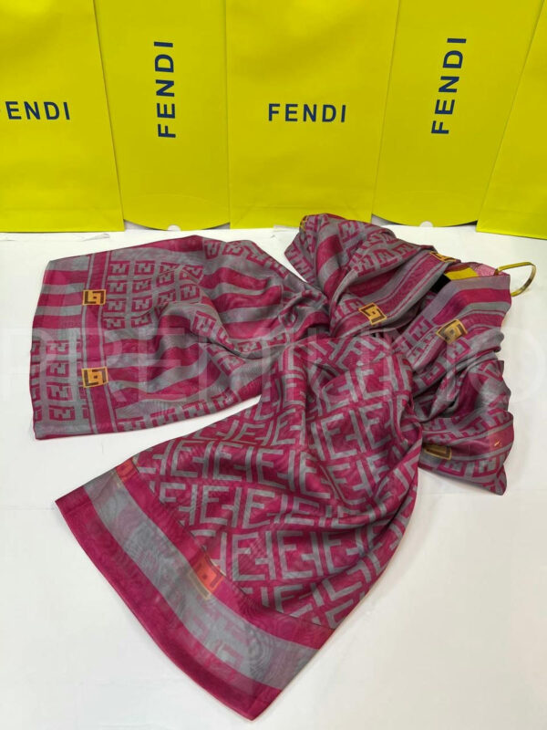 Fendi палантин PR906007 2