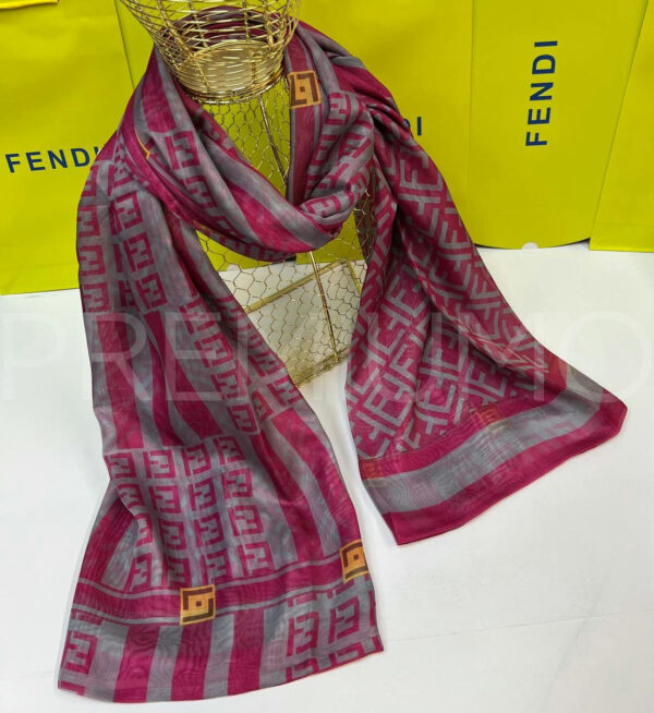 Fendi палантин PR906007 3