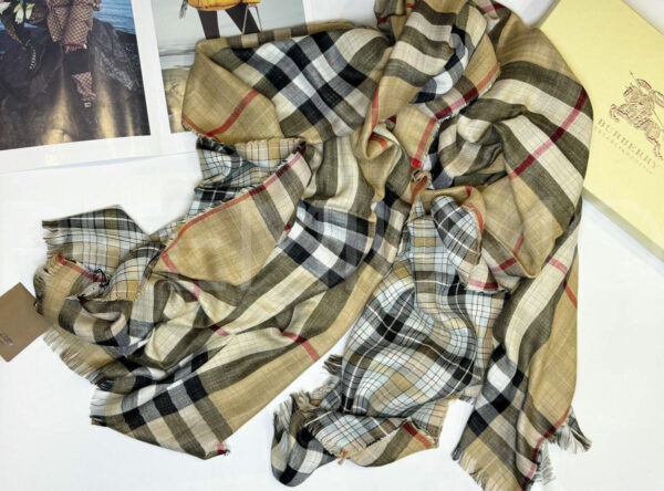 Burberry палантин PR321390