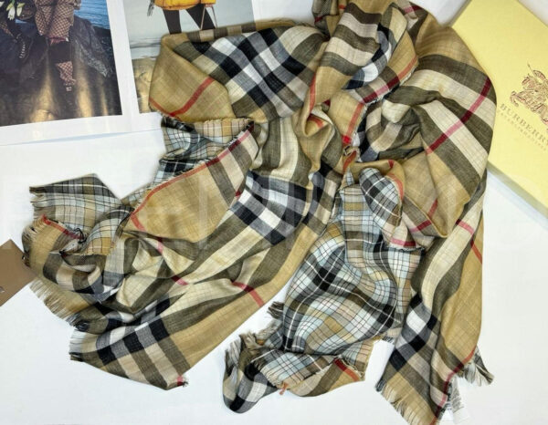 Burberry палантин PR321390 2