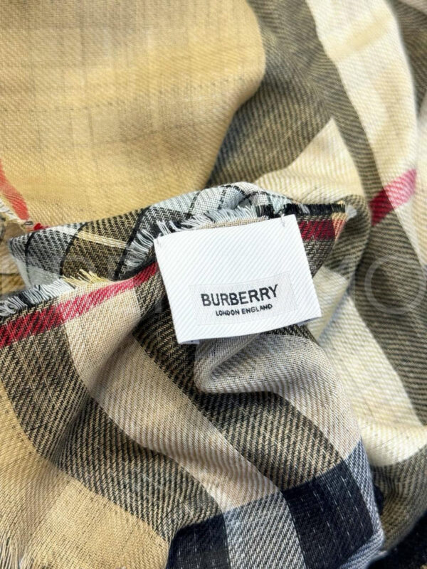 Burberry палантин PR321390 4