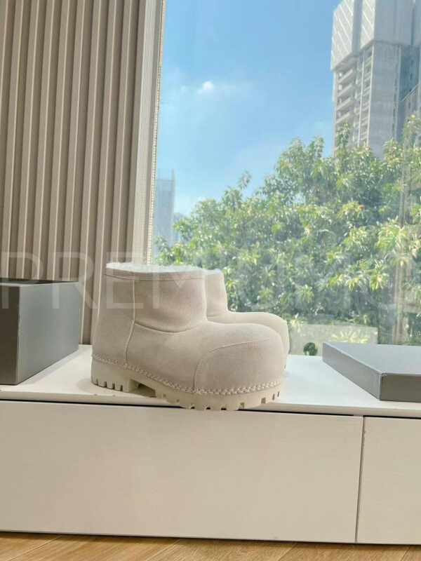 Balenciaga WOMEN’S ALASKA FUR BOOTIE дизайнерские угги PR581642 4