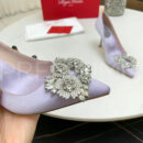 Roger Vivier RV Bouquet Strass Buckle Pumps in Satin туфли PR126958 15