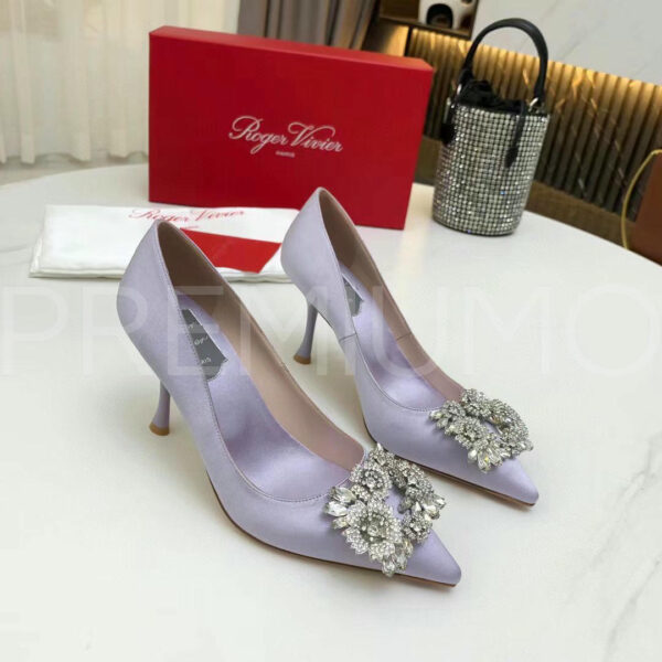 Roger Vivier RV Bouquet Strass Buckle Pumps in Satin туфли PR126958