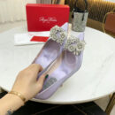 Roger Vivier RV Bouquet Strass Buckle Pumps in Satin туфли PR126958 12