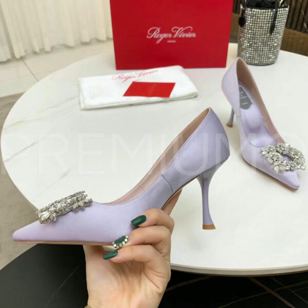 Roger Vivier RV Bouquet Strass Buckle Pumps in Satin туфли PR126958 6