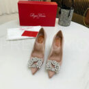 Roger Vivier RV Bouquet Strass Buckle Pumps in Satin туфли PR860589 12