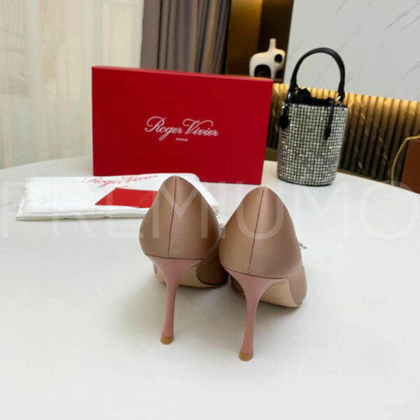 Roger Vivier RV Bouquet Strass Buckle Pumps in Satin туфли PR860589 5