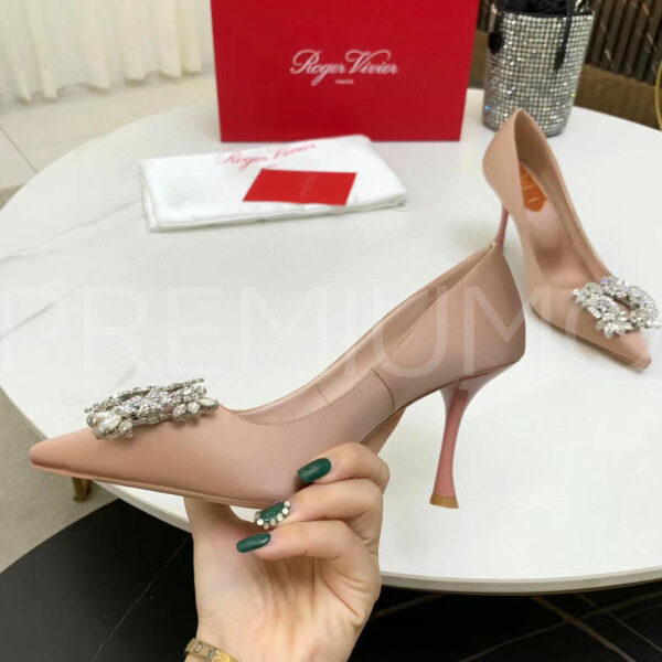 Roger Vivier RV Bouquet Strass Buckle Pumps in Satin туфли PR860589 7