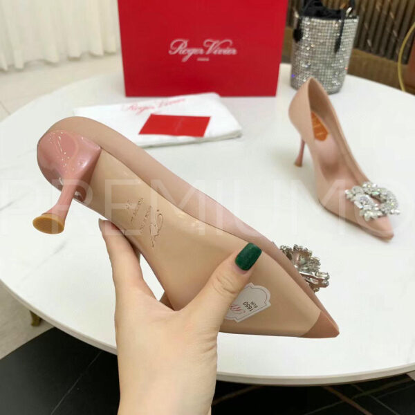 Roger Vivier RV Bouquet Strass Buckle Pumps in Satin туфли PR860589 9