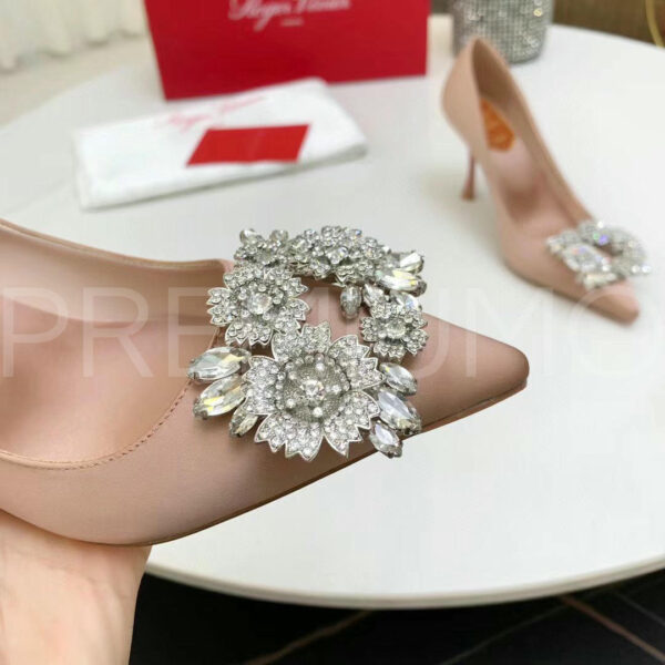 Roger Vivier RV Bouquet Strass Buckle Pumps in Satin туфли PR860589 8