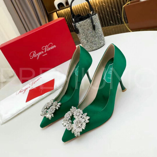 Roger Vivier RV Bouquet Strass Buckle Pumps in Satin туфли PR571752 2