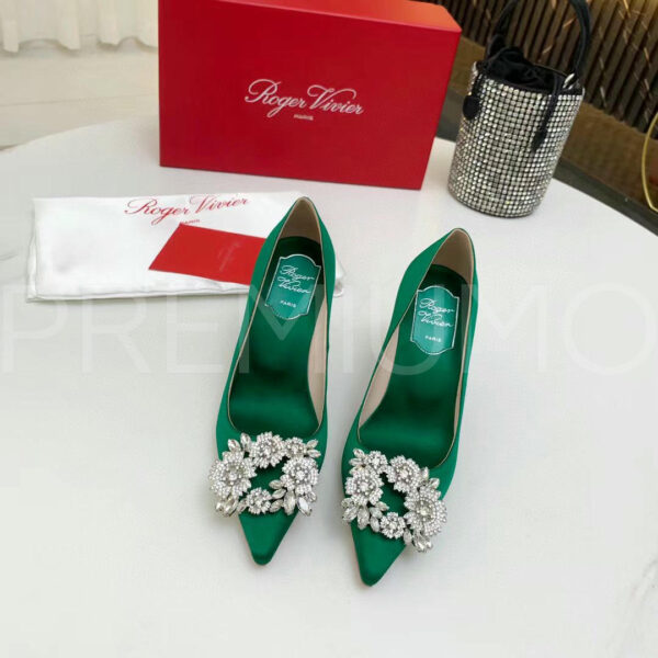 Roger Vivier RV Bouquet Strass Buckle Pumps in Satin туфли PR571752 4