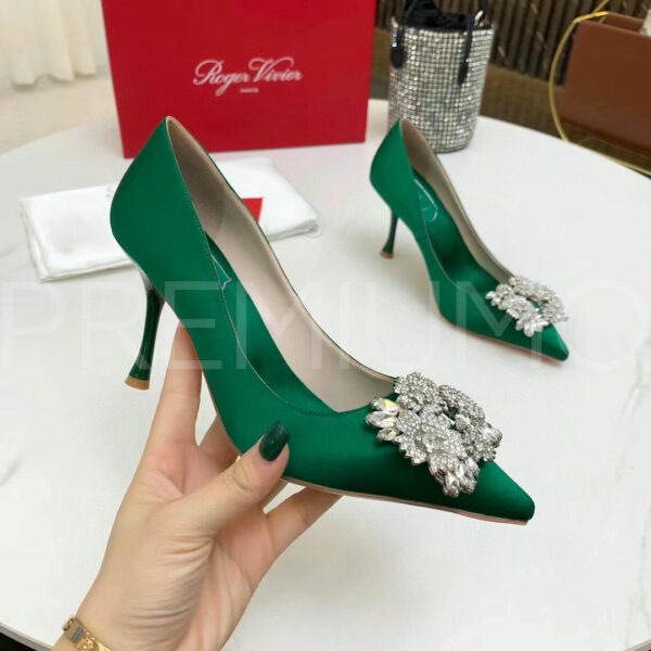 Roger Vivier RV Bouquet Strass Buckle Pumps in Satin туфли PR571752 3