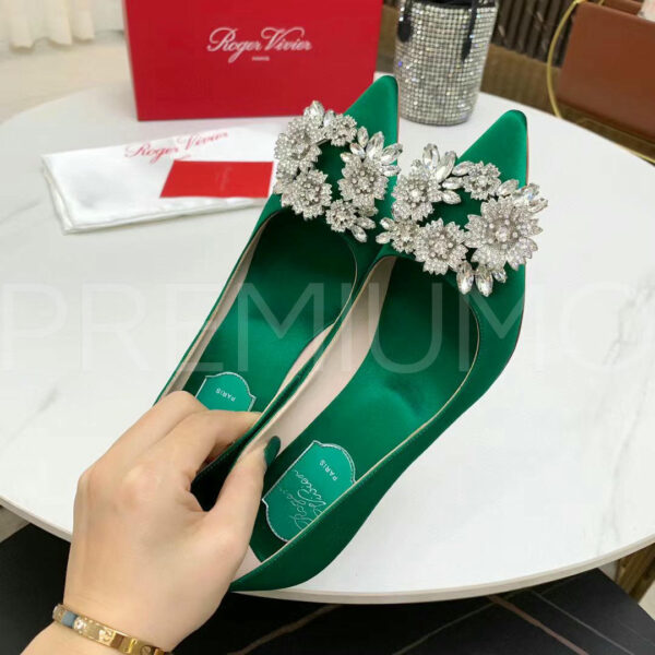 Roger Vivier RV Bouquet Strass Buckle Pumps in Satin туфли PR571752 7