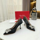 Roger Vivier RV Bouquet Strass Buckle Pumps in Satin туфли PR693881 20