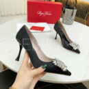 Roger Vivier RV Bouquet Strass Buckle Pumps in Satin туфли PR693881 21