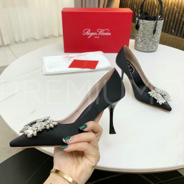 Roger Vivier RV Bouquet Strass Buckle Pumps in Satin туфли PR693881 7