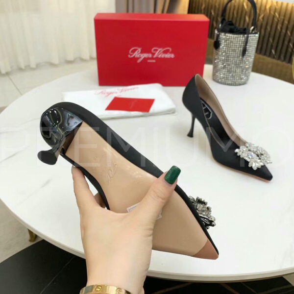 Roger Vivier RV Bouquet Strass Buckle Pumps in Satin туфли PR693881 9