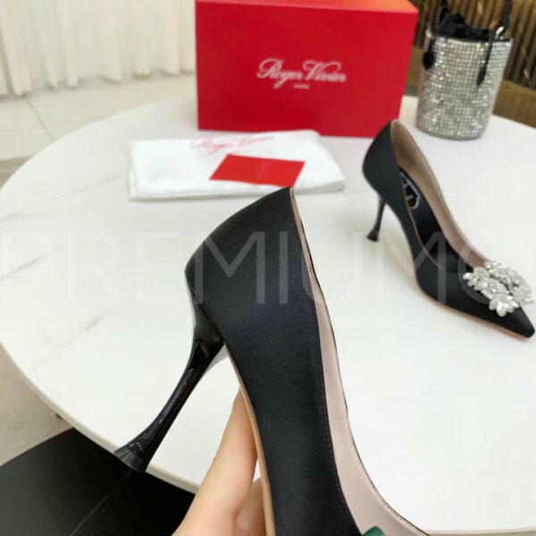 Roger Vivier RV Bouquet Strass Buckle Pumps in Satin туфли PR693881 8
