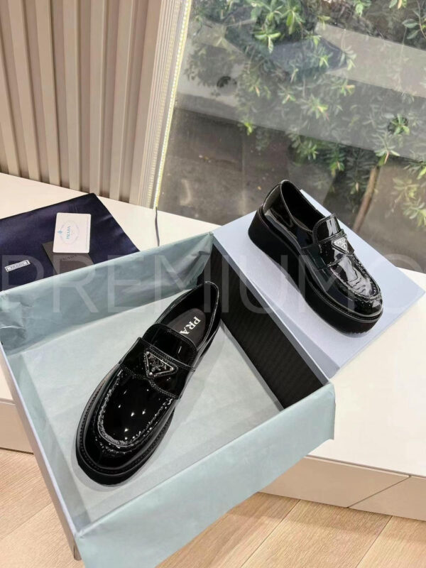 Prada Brushed Leather лоферы PR720484