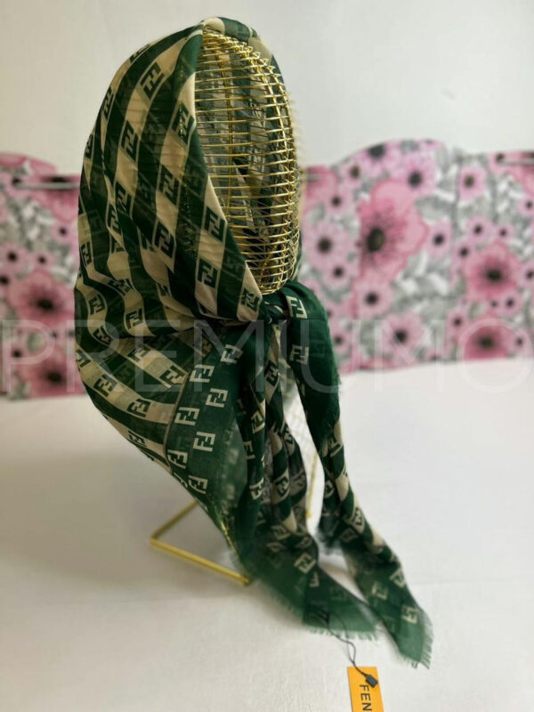 Fendi платок PR653510 2