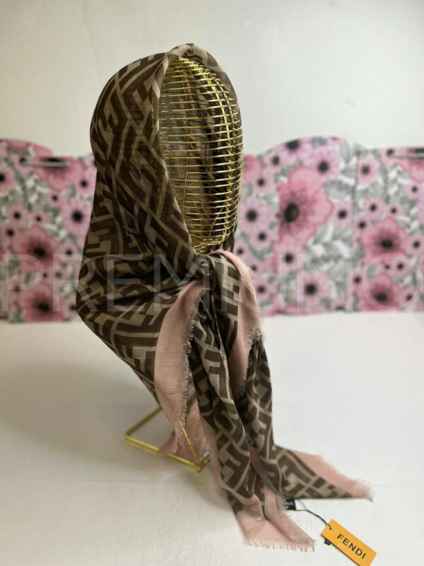 Fendi платок PR489763 2