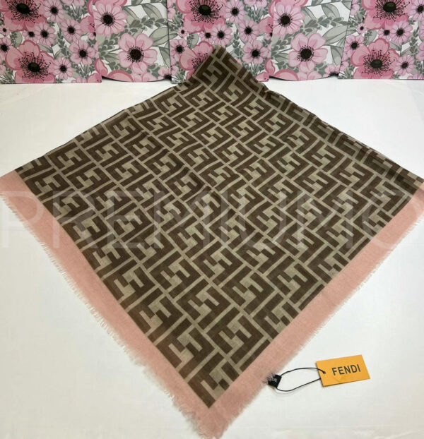 Fendi платок PR489763