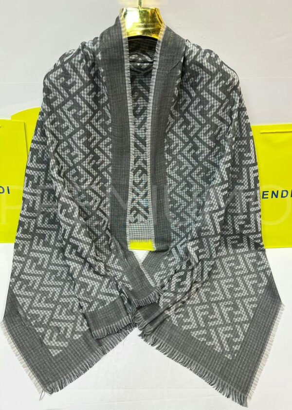 Fendi палантин PR776637